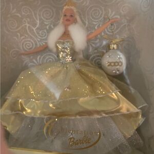Happy Holidays Celebration Barbie 2000 new in box